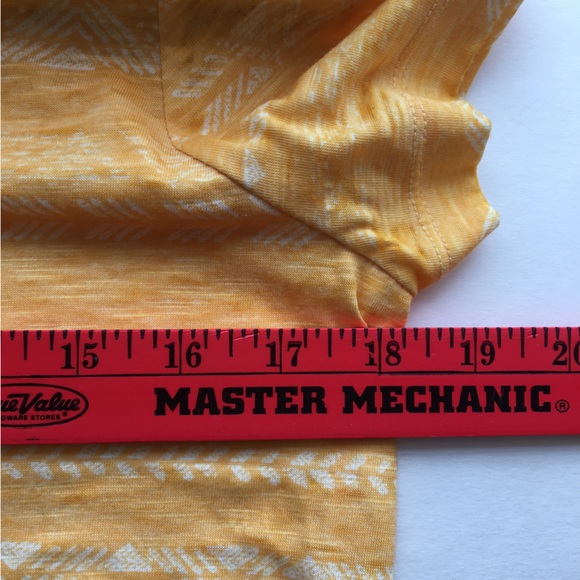 Mudd Yellow & White Aztec Print V-neck Roadtrip T-shirt, Juniors XS - Picture 11 of 12